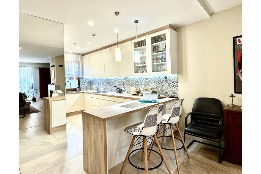 Katowice, Podlesie, Kaskady, 2 miejsca posotojowe ogrodzone