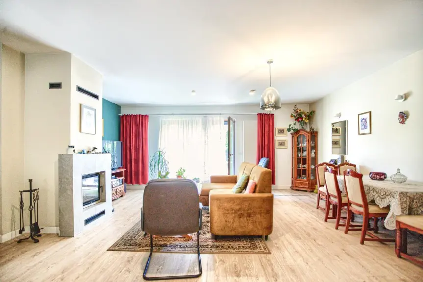 Katowice, Podlesie, Kaskady, 2 miejsca posotojowe ogrodzone