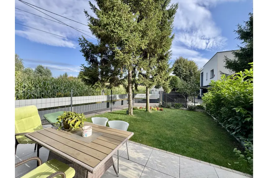 Katowice, Podlesie, Kaskady, 2 miejsca posotojowe ogrodzone